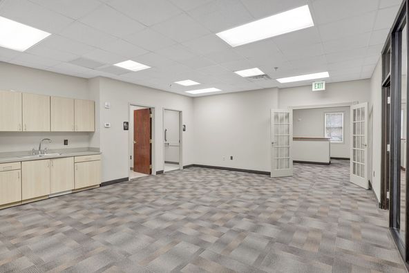 Cross Park Center: 9123 - 9131 Cross Park Drive, Knoxville, TN 37923